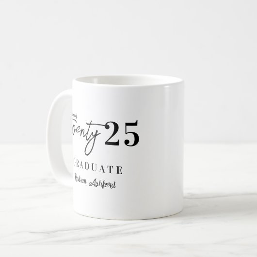 Mug Typographie Black Script 2025 tendance Graduation (Devant gauche)