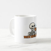 Mug Typographie d'Halloween Café Squelette Avant Décès (Devant gauche)
