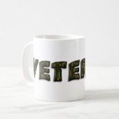 Mug Typographie du camouflage boisé vétéran (Devant gauche)