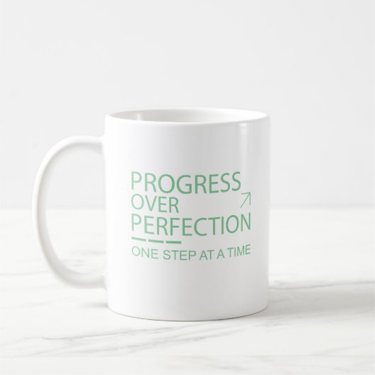Mug Typographie Motivationnelle Progrès Plutôt que Per (Gauche)