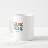 Mug Typographie Rétro Ondulée Mode Infirmière (Devant gauche)