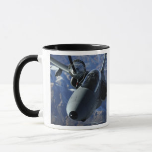 Mug Un AMX italien est réapprovisionné en combustibl