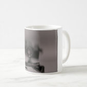 Mug Un appareil-photo pas aussi caché (Devant droit)