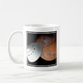 Mug Un Appareil Spatial Encaissé D'Aérocoque En Approc (Gauche)