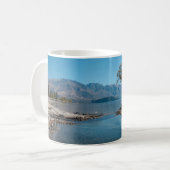 Mug Un arbre dans un lac (Devant gauche)