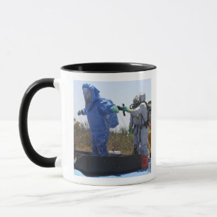 Mug Un aviateur se tient dans un baquet