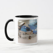 Mug Un avion de chasse F-6F Hellcat de la Seconde Guer (Gauche)