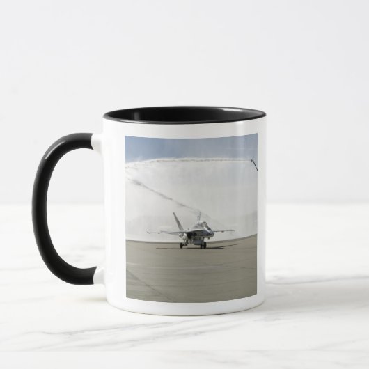 Mug Un avion F-18 (Gauche)