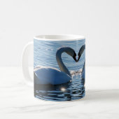 Mug Un baiser de coeur de cygne, réflexions de l'amour (Devant gauche)