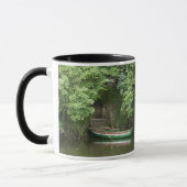 Mug Un bateau de rangée Roped à quelques escaliers le (Gauche)