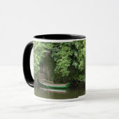 Mug Un bateau de rangée Roped à quelques escaliers le (Devant gauche)