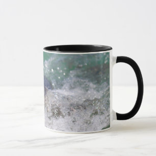 Mug Un bébé phoque faisant du surf