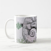 Mug Un bouclage de Noël de caméléon (Gauche)