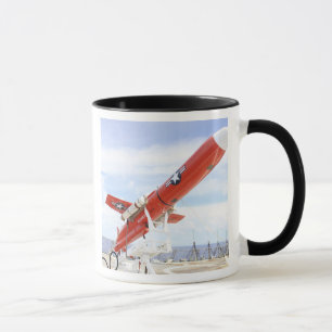 Mug Un bourdon de BQM-74E Chukar prêt pour le
