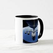 Mug Un C-17 Globemaster III reçoit du carburant (Devant droit)