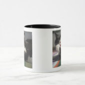 Mug Un chat le léchant est patte (Centre)