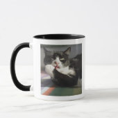 Mug Un chat le léchant est patte (Gauche)