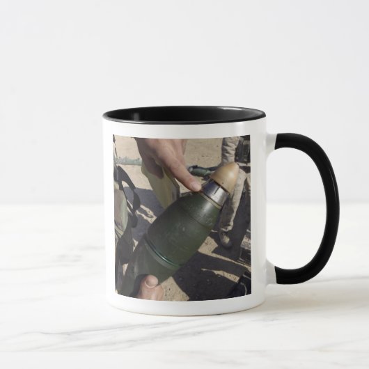 Mug Un chef d'équipe indique un délai (Droite)