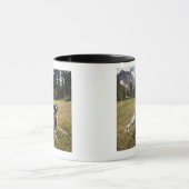 Mug Un chien se repose après avoir augmenté au parc de (Centre)