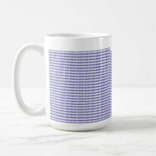 Mug Un ciel bleu vif avec des nuages blancs épars.