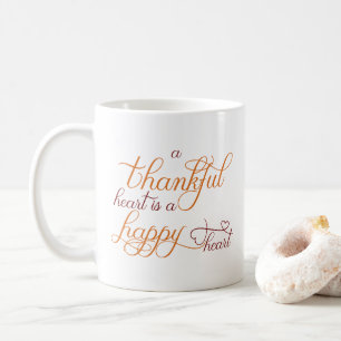 Mug un cœur reconnaissant est un cœur heureux action d