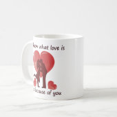 Mug Un couple de la Saint Valentin s'embrassant de coe (Devant gauche)