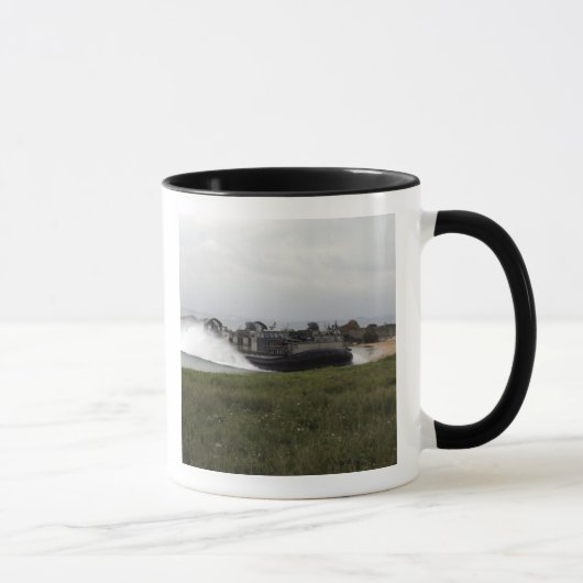 Mug Un coussin d'air de péniche débarque (Droite)