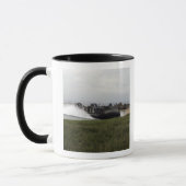 Mug Un coussin d'air de péniche débarque (Gauche)