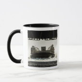 Mug Un coussin d'air d'embarcation de débarquement se  (Gauche)