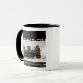 Mug Un coussin d'air d'embarcation de débarquement se  (Devant gauche)