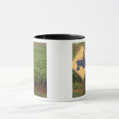 Mug Un croisement jaune de tracteur signent dedans le (Centre)