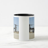 Mug Un CV-22 Osprey se prépare au décollage (Centre)