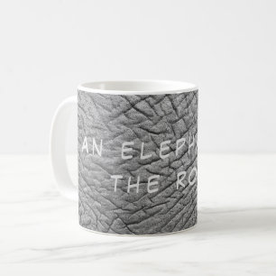 Mug Un éléphant dans la photo en peau de chambre avec