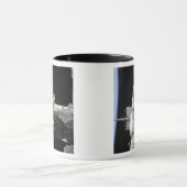 Mug Un engin spatial Soyouz ancré (Centre)