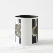 Mug Un engin spatial Soyouz rétroéclairé par la Terre (Centre)