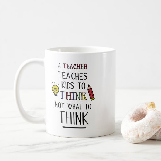 Mug Un enseignant enseigne aux enfants à ne pas penser (Avec donut)