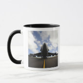 Mug Un équipage de maintenance de l'US Air Force (Gauche)