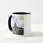 Mug Un équipage de maintenance de l'US Air Force (Devant gauche)