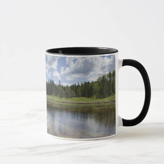 Mug Un étang immobile reflétant les nuages (Droite)