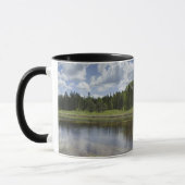 Mug Un étang immobile reflétant les nuages (Gauche)