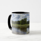 Mug Un étang immobile reflétant les nuages (Devant gauche)