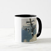 Mug Un F-16 Faucon combattant ravitaille (Devant droit)