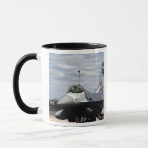 Mug Un Faucon de combat F-16