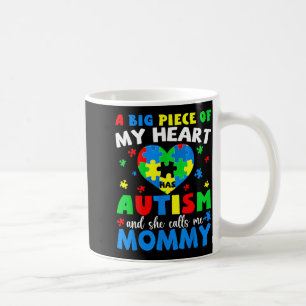 Mug Un grand morceau de mon cœur est autiste et dit ma