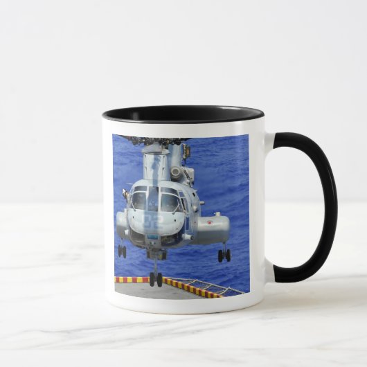 Mug Un hélicoptère CH-46E Sea Knight (Droite)