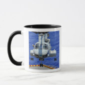 Mug Un hélicoptère CH-46E Sea Knight (Gauche)
