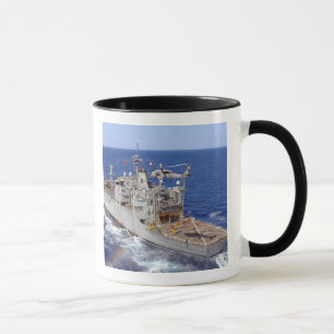 Mug Un hélicoptère nettoie le poste de pilotage