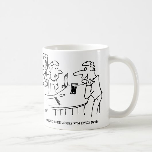 Mug Un homme essaie de raffermir Barmaid (Droite)