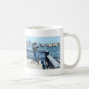 Mug Un Homme Pêche Au Large De Hoboken Pier