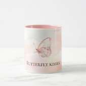 Mug Un Joli Papillon Rose Dans Les Nuages (Centre)